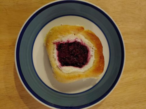 BLACKBERRY & CREAM CHEESE KOLACHES